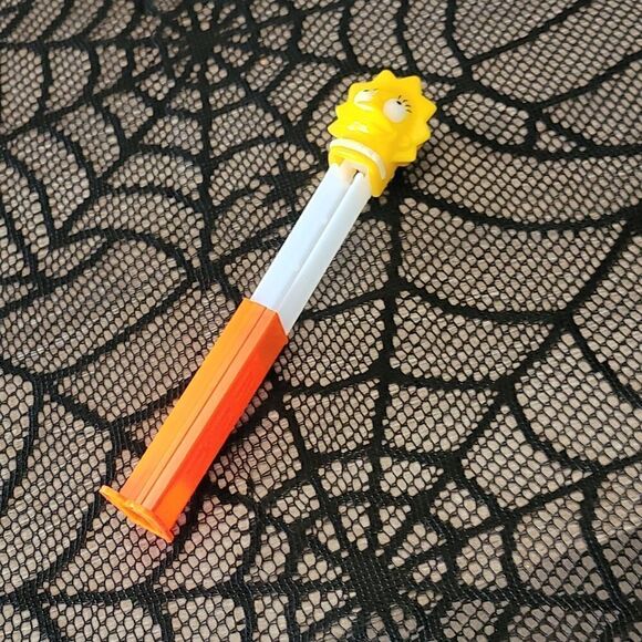 Lisa Simpson PEZ Dispenser - Picture 8 of 11